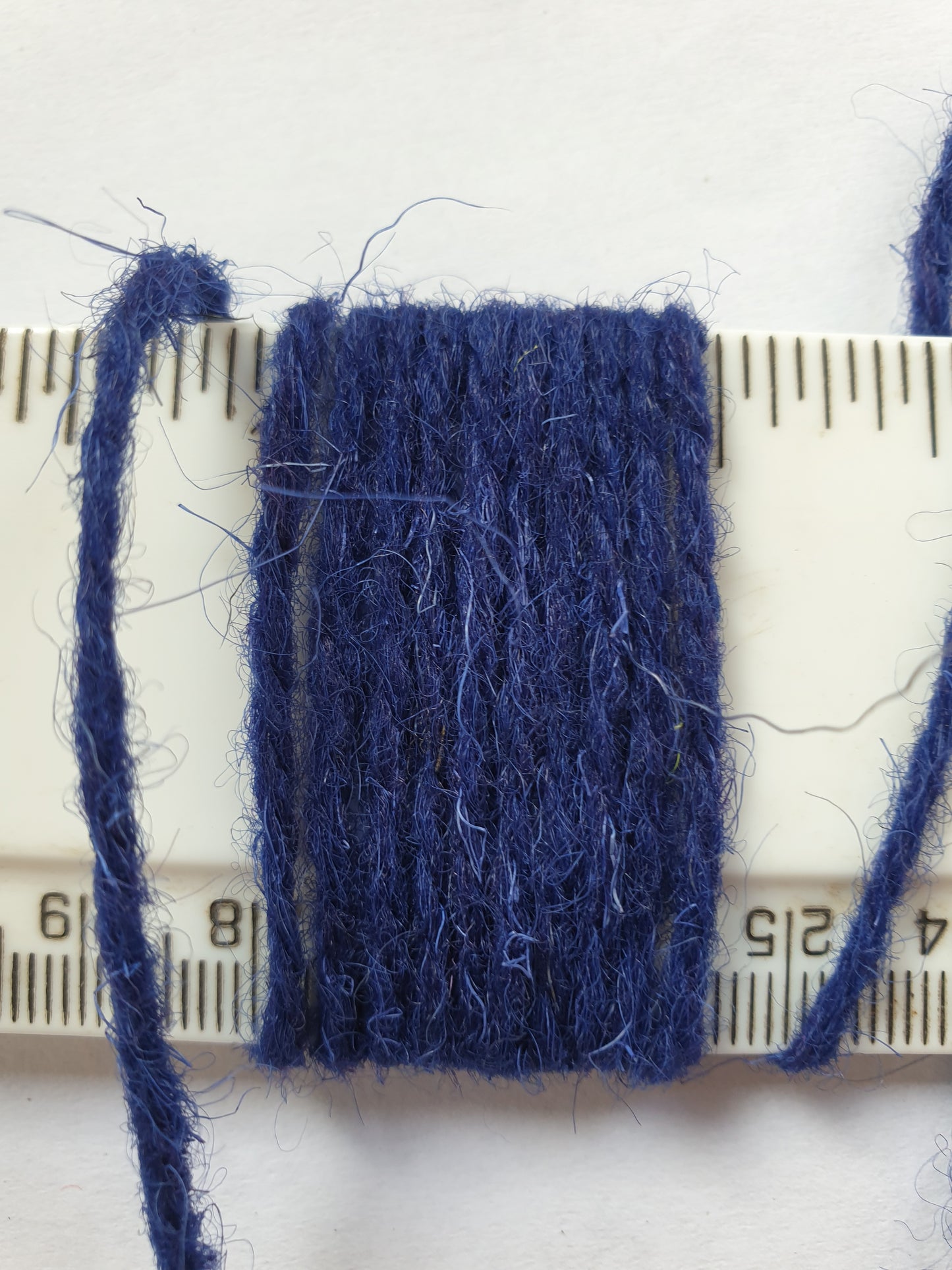 Blue biro ink coloured rug wool showing 10 wraps per inch