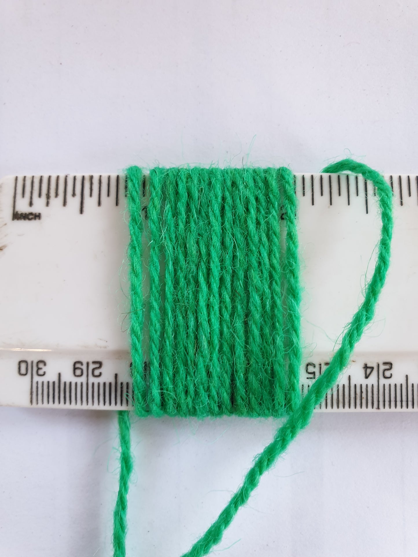 Emerald Green Rug Yarn showing wraps per inch