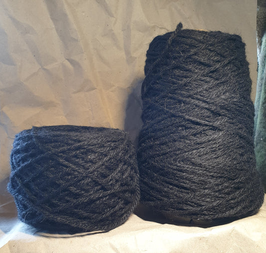 100g and 250g of black yarn for rugs, weaving, tufting.