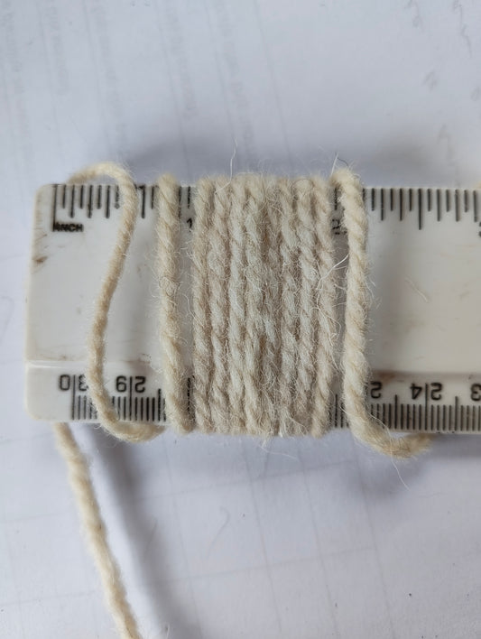 White Axminster weaving yarn showing a thickness of 9 wpi